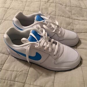 NWOT’s Nike Men’s Ebernon Low white & University Blue Size 9.5